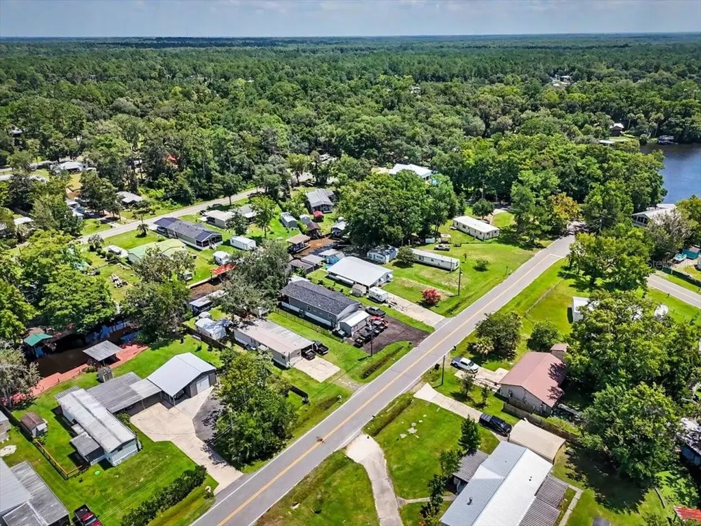104 Edgewater Road Satsuma FL 32189