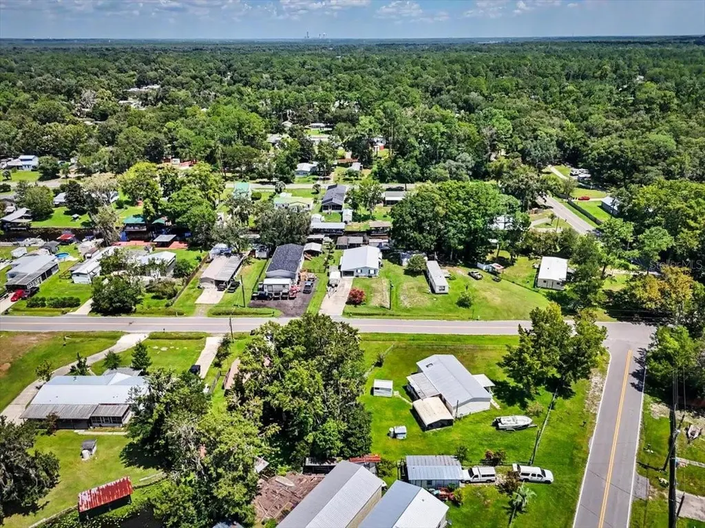 104 Edgewater Road Satsuma FL 32189
