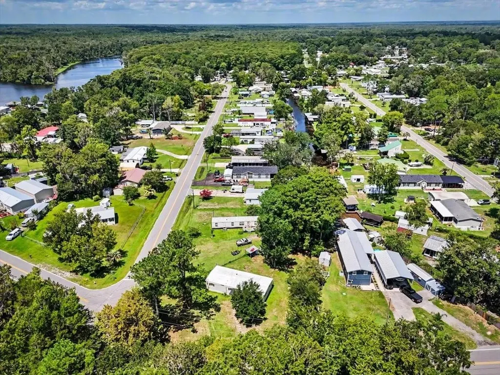 104 Edgewater Road Satsuma FL 32189