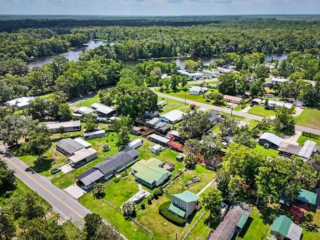 104 Edgewater Road Satsuma FL 32189