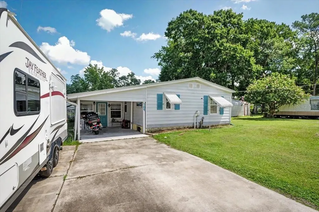 104 Edgewater Road Satsuma FL 32189