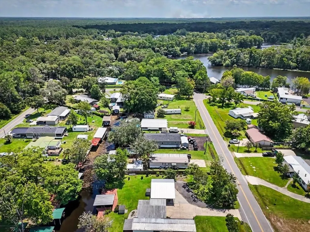 104 Edgewater Road Satsuma FL 32189