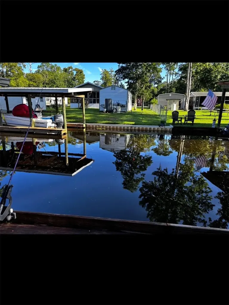 104 Edgewater Road Satsuma FL 32189