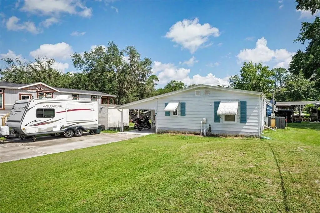104 Edgewater Road Satsuma FL 32189