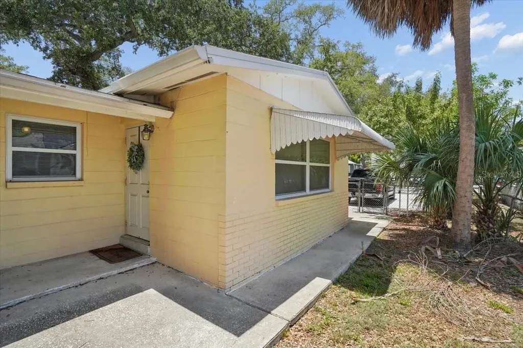 526 12th Avenue S St Petersburg FL 33701