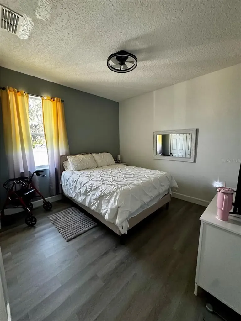 32831 Forest Avenue Leesburg FL 34788