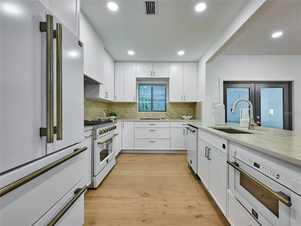 5209 2nd Avenue N St Petersburg FL 33710