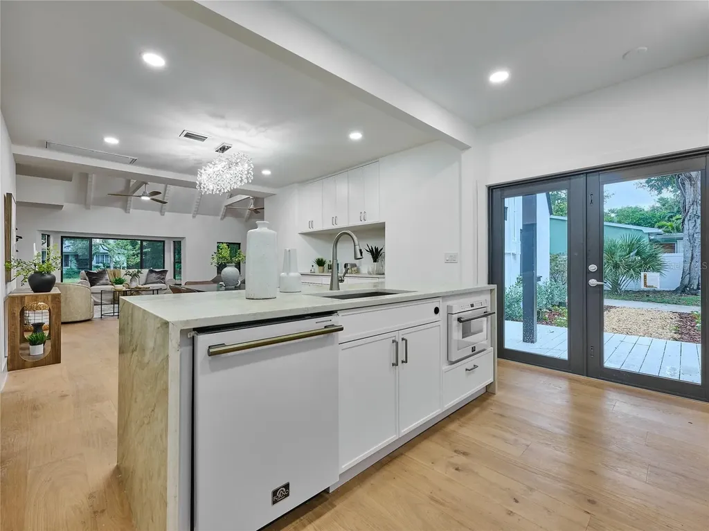 5209 2nd Avenue N St Petersburg FL 33710