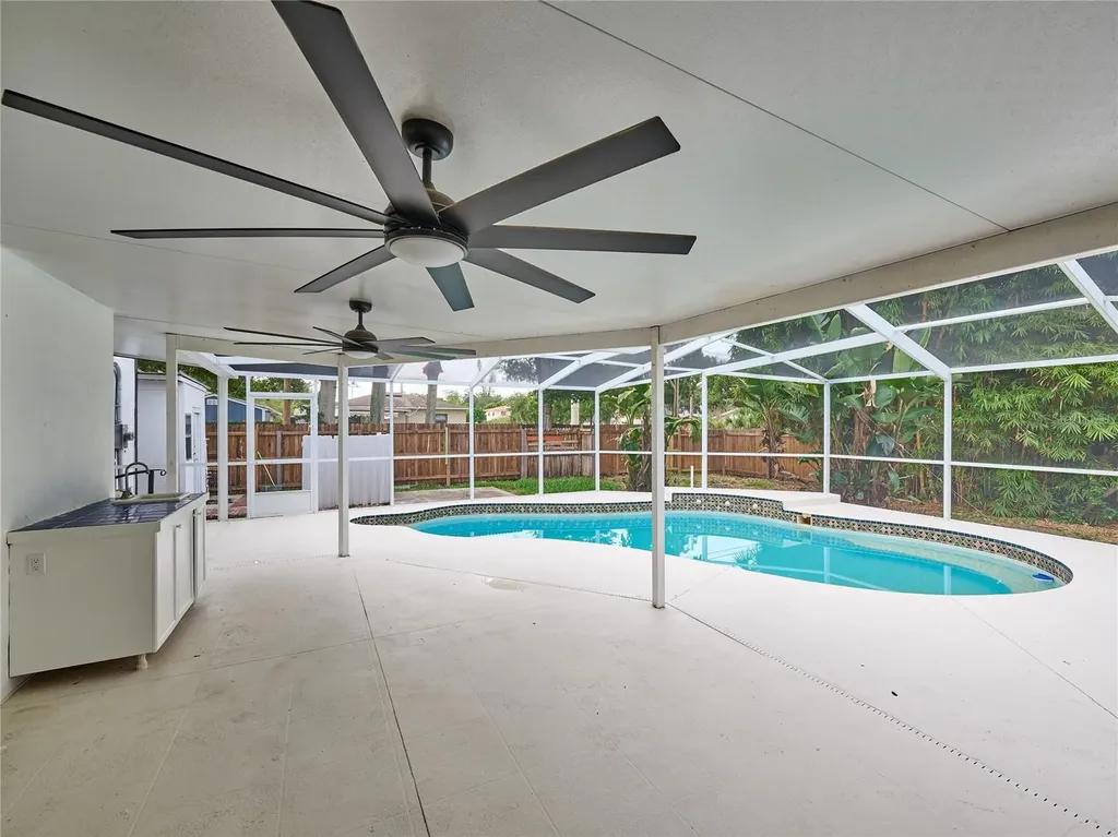 5209 2nd Avenue N St Petersburg FL 33710