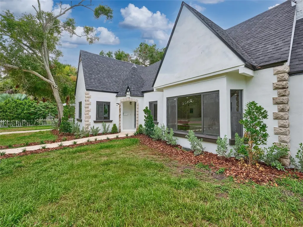 5209 2nd Avenue N St Petersburg FL 33710