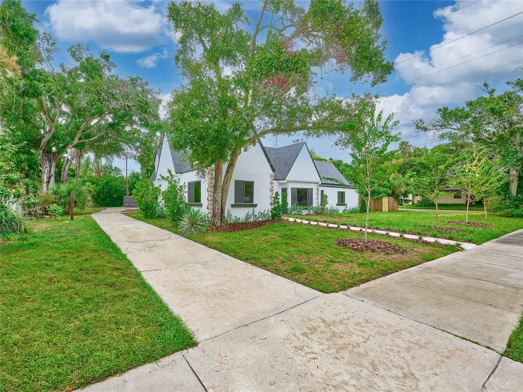 5209 2nd Avenue N St Petersburg FL 33710