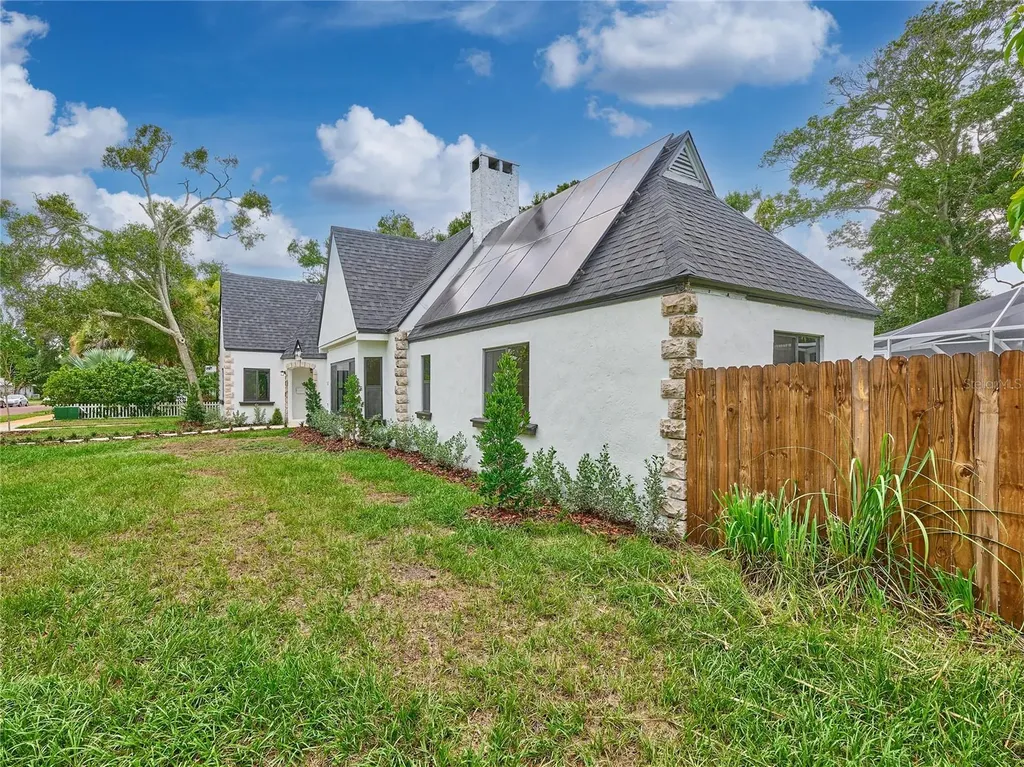 5209 2nd Avenue N St Petersburg FL 33710