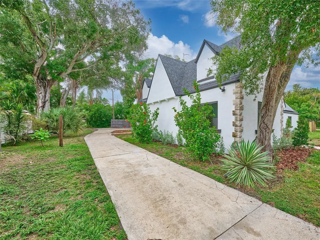 5209 2nd Avenue N St Petersburg FL 33710