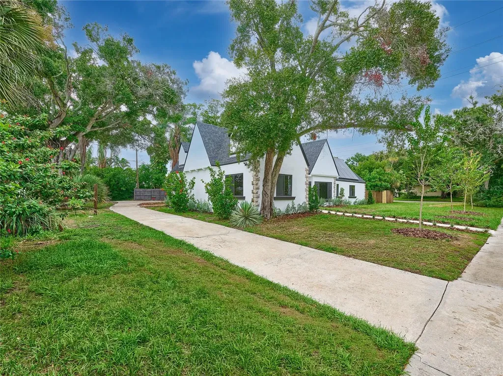 5209 2nd Avenue N St Petersburg FL 33710
