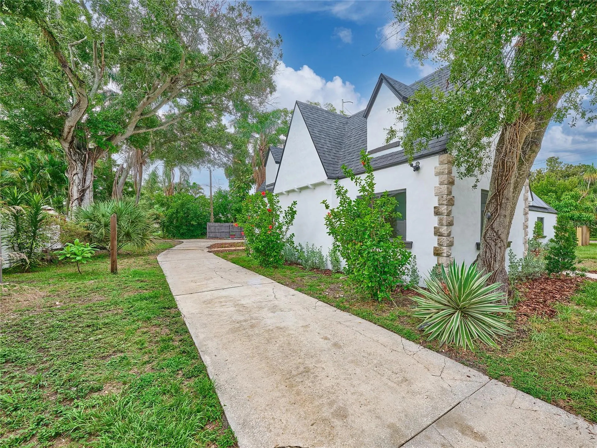 5209 2nd Avenue N St Petersburg FL 33710