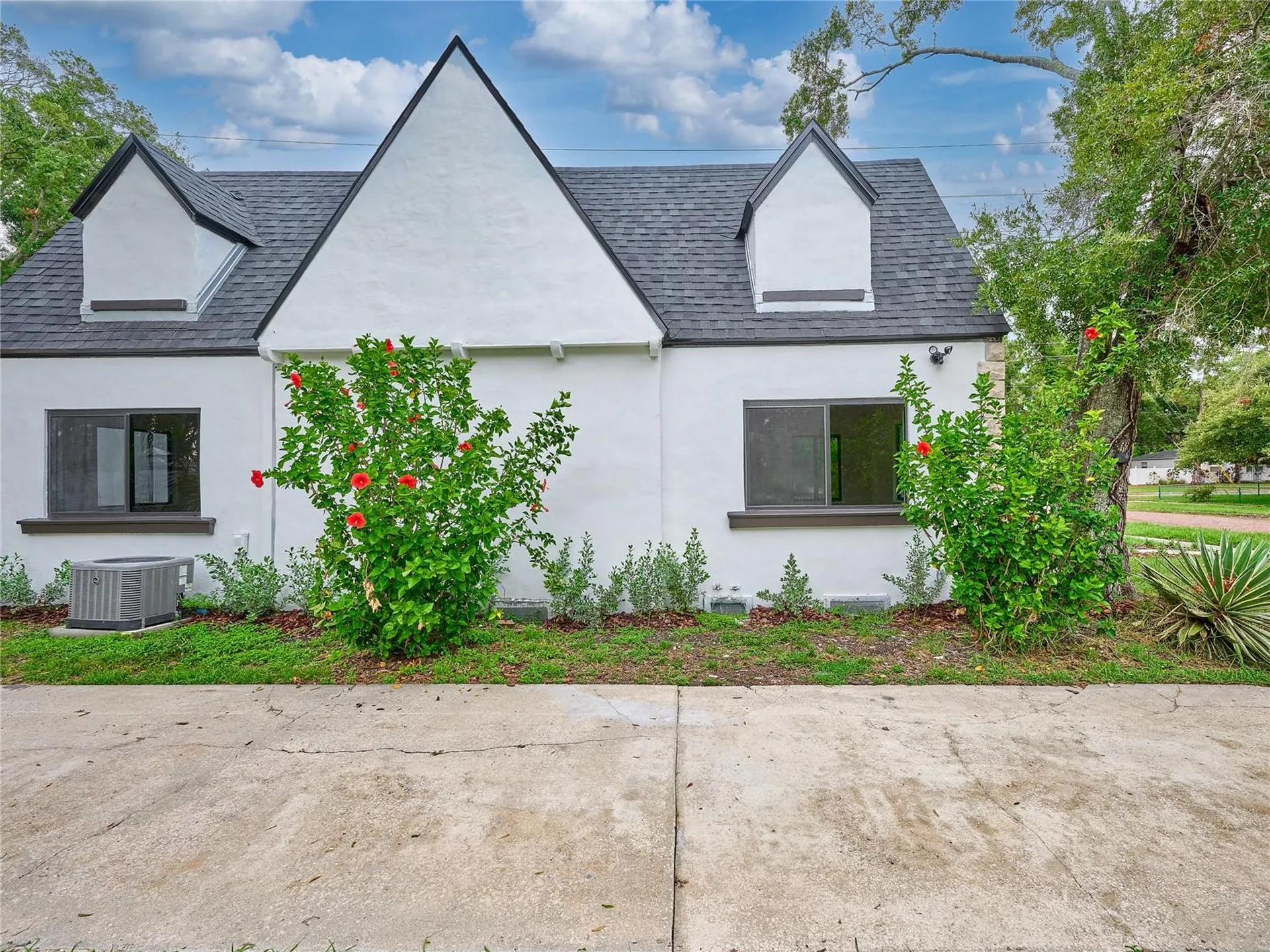 5209 2nd Avenue N St Petersburg FL 33710
