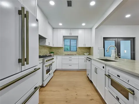 5209 2nd Avenue N St Petersburg FL 33710
