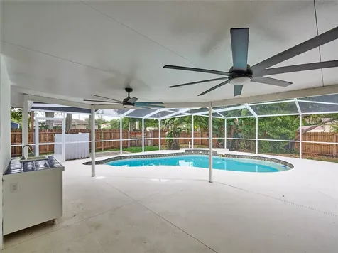 5209 2nd Avenue N St Petersburg FL 33710