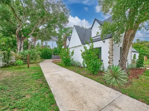 5209 2nd Avenue N St Petersburg FL 33710