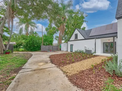 5209 2nd Avenue N St Petersburg FL 33710
