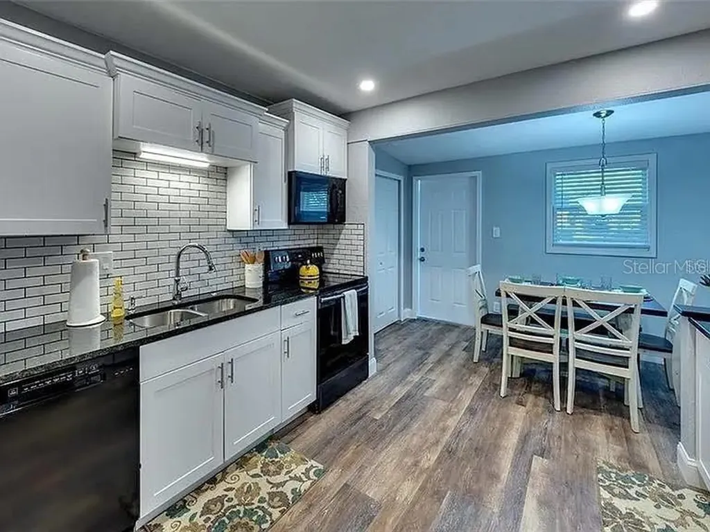 120 Avenida De Baha Nokomis FL 34275