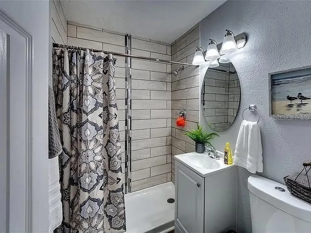 120 Avenida De Baha Nokomis FL 34275