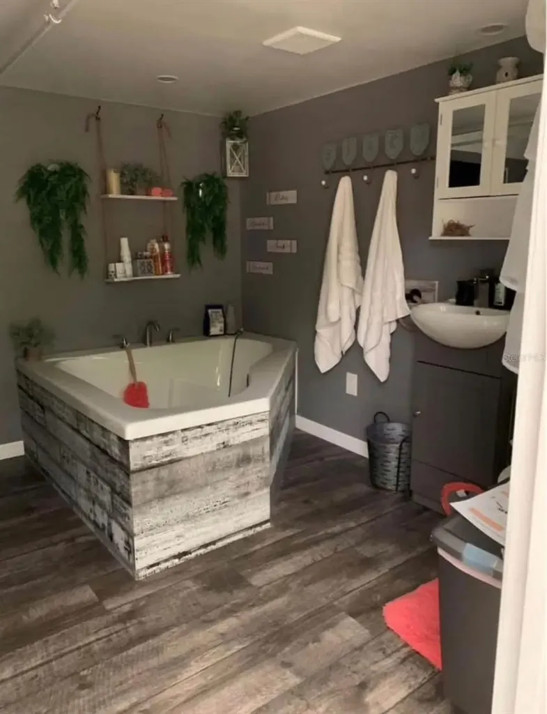 120 Avenida De Baha Nokomis FL 34275