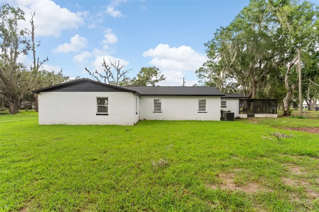 606 S Wiggins Road Plant City FL 33566
