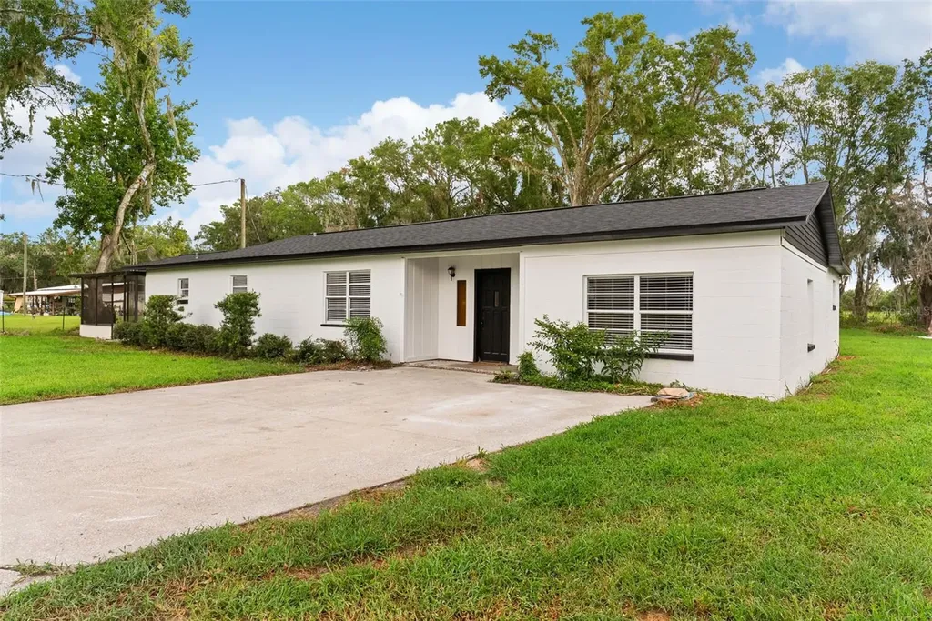 606 S Wiggins Road Plant City FL 33566
