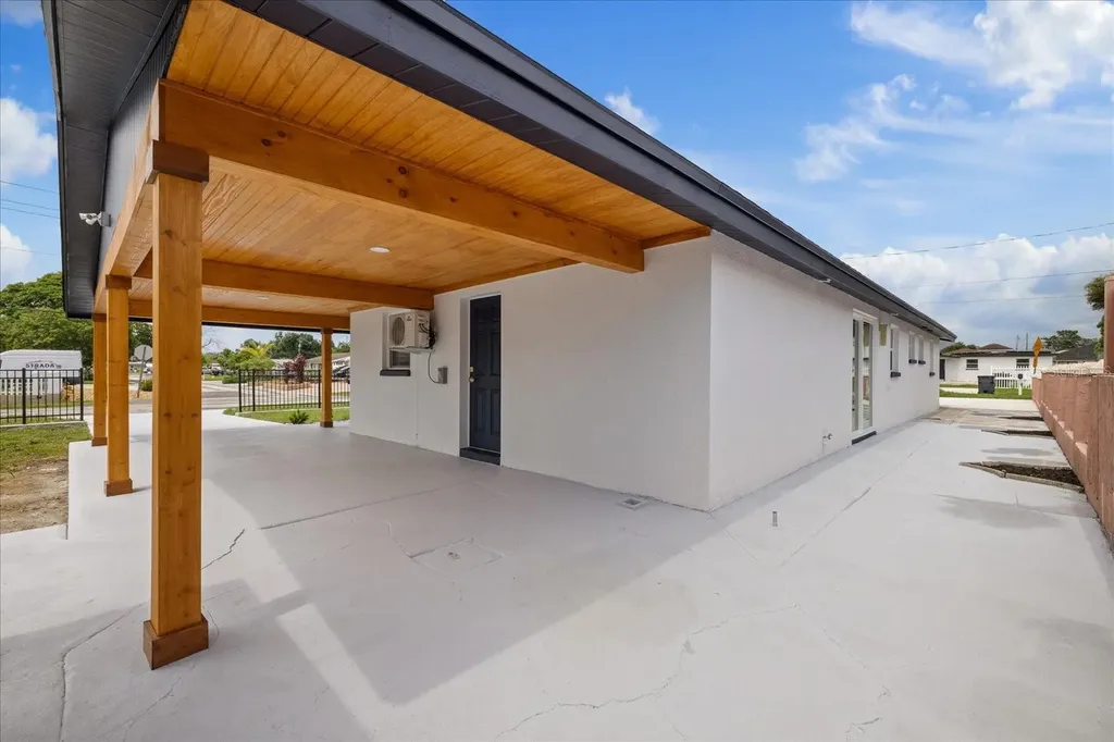 5824 N Thatcher Avenue Tampa FL 33614