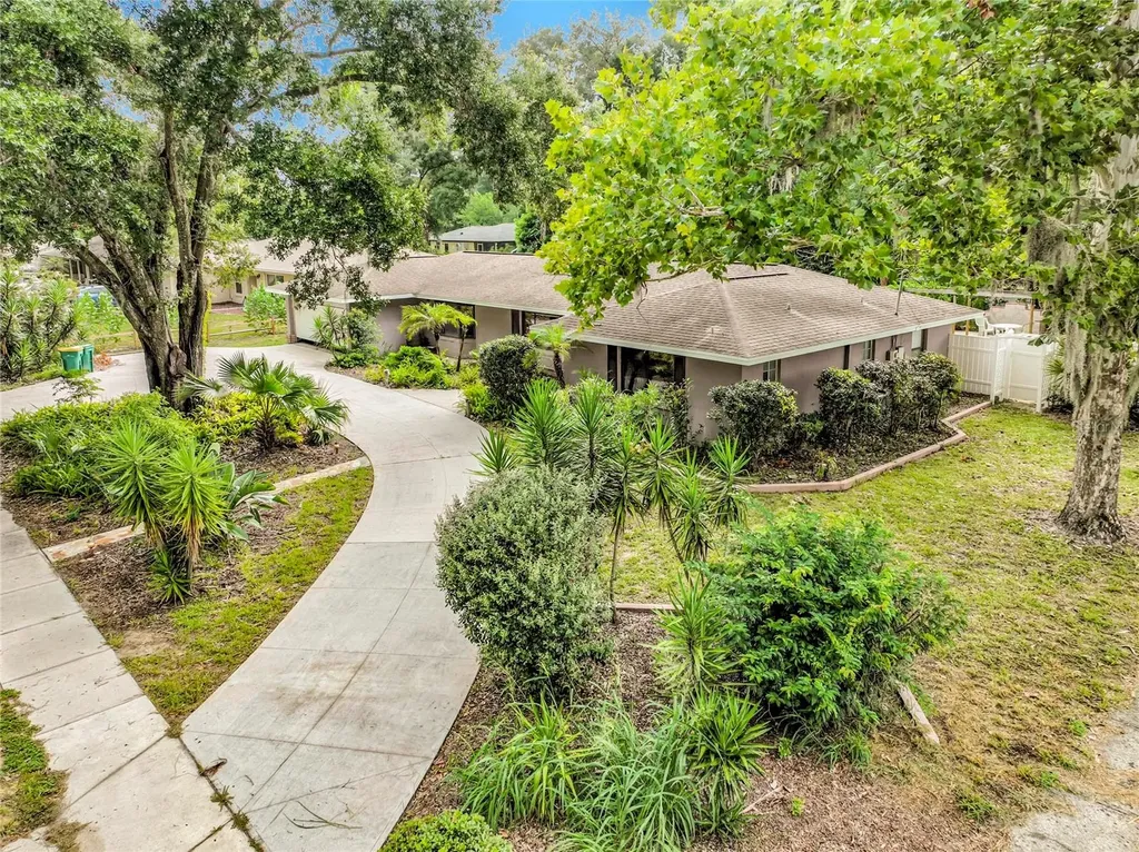 300 Pinecrest Road Mount Dora FL 32757