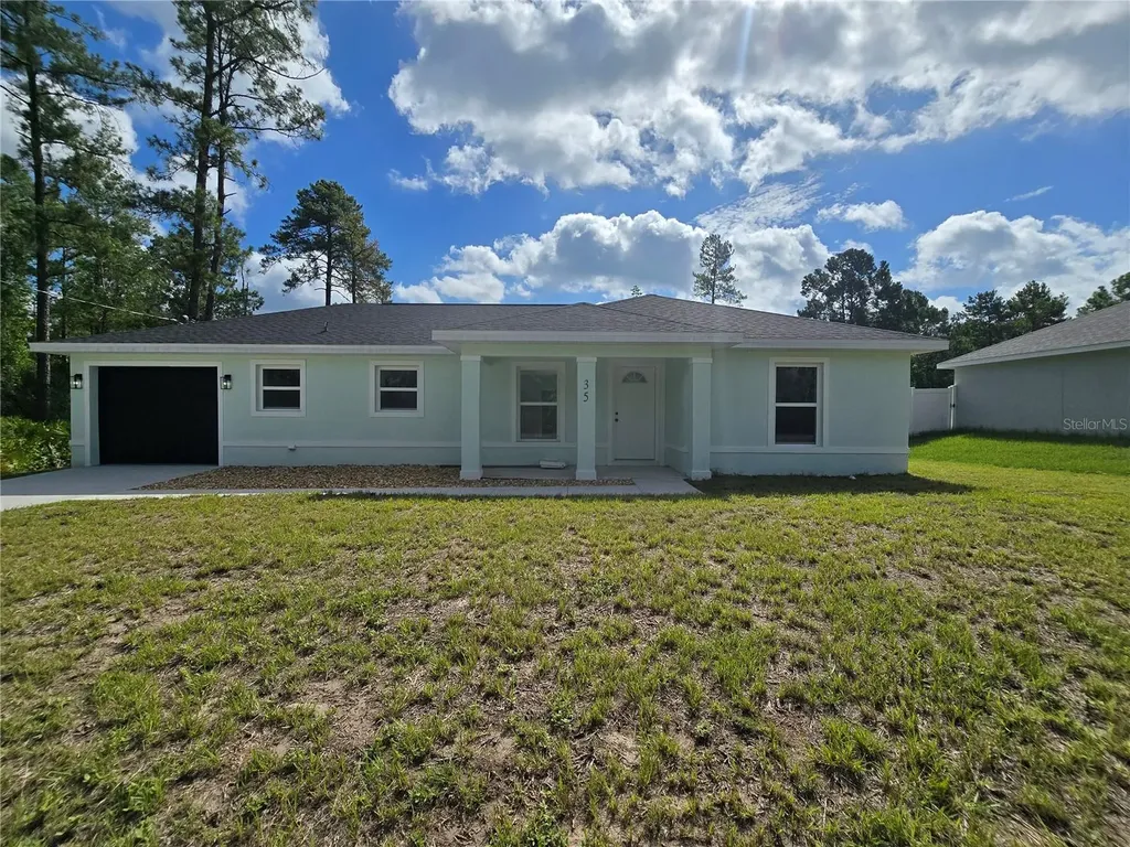 35 Sequoia Trail Ocklawaha FL 32179