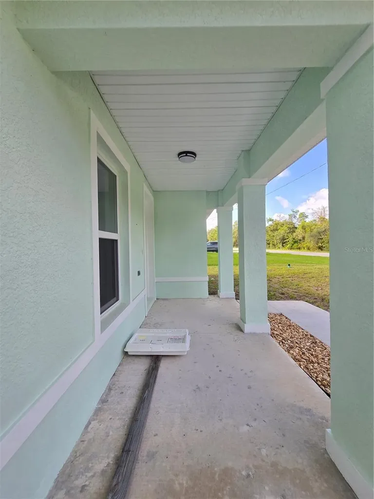 35 Sequoia Trail Ocklawaha FL 32179