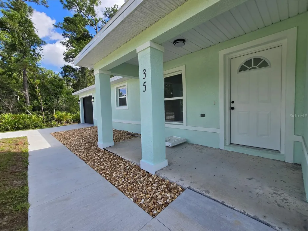 35 Sequoia Trail Ocklawaha FL 32179