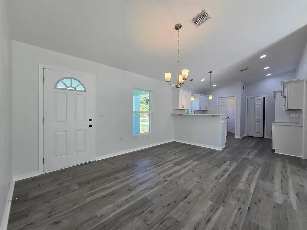 35 Sequoia Trail Ocklawaha FL 32179