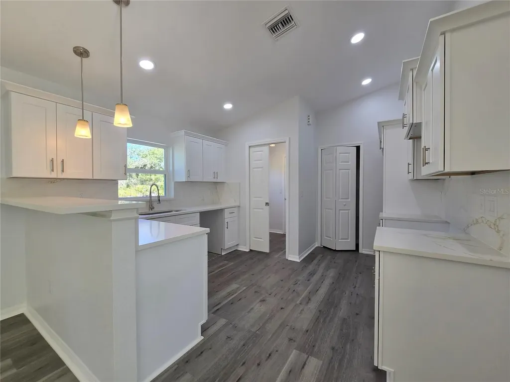 35 Sequoia Trail Ocklawaha FL 32179