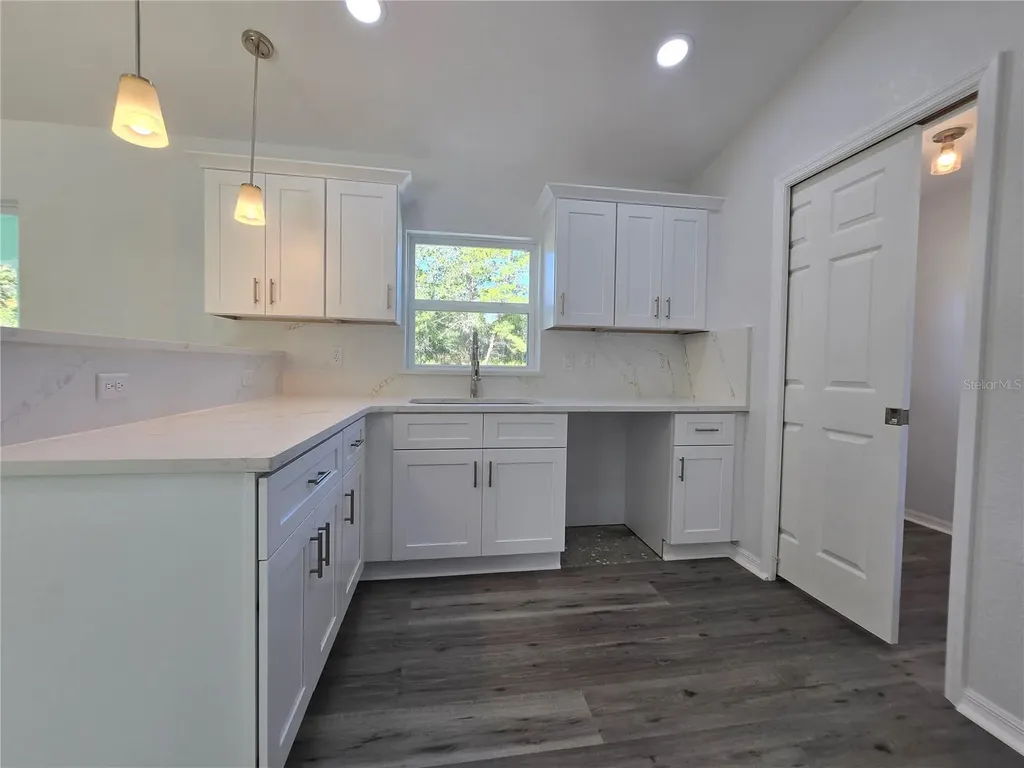 35 Sequoia Trail Ocklawaha FL 32179