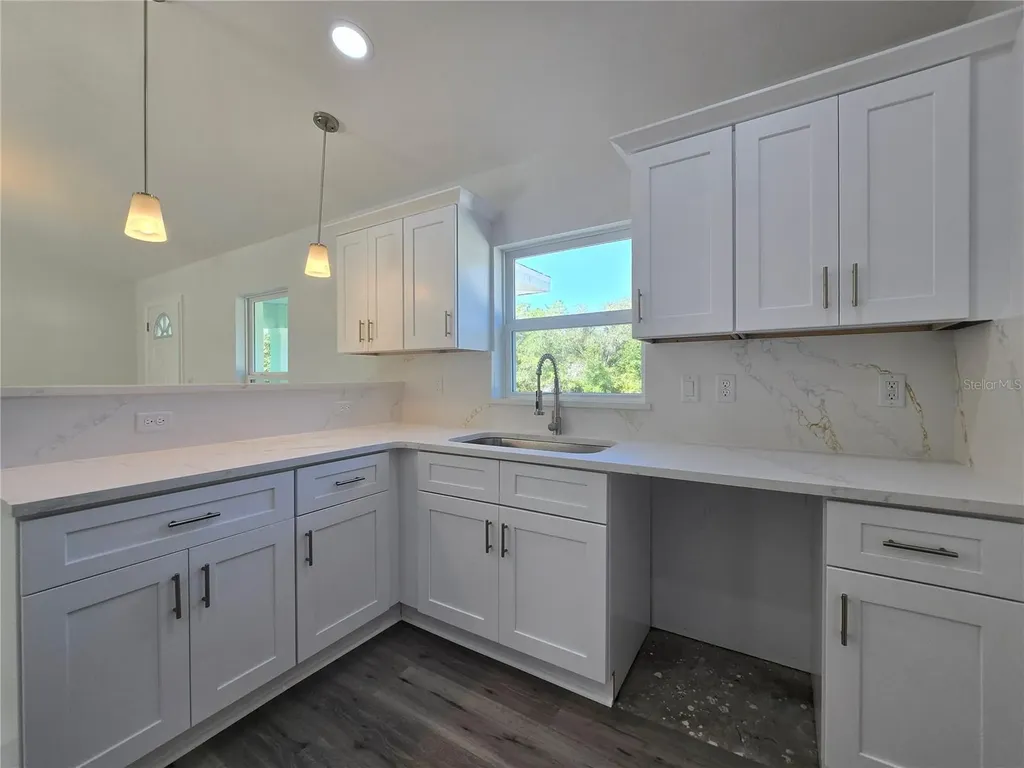 35 Sequoia Trail Ocklawaha FL 32179