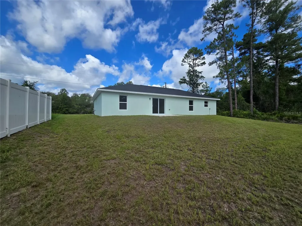 35 Sequoia Trail Ocklawaha FL 32179