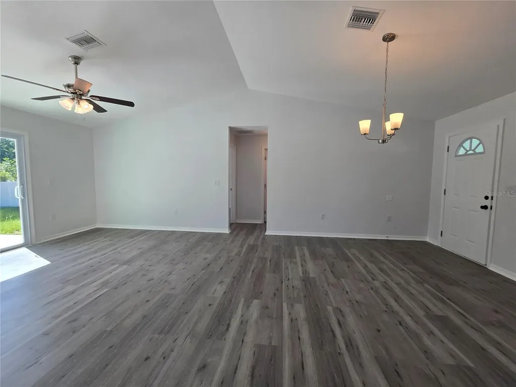 35 Sequoia Trail Ocklawaha FL 32179