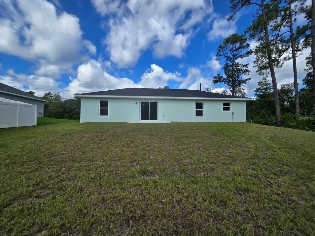 35 Sequoia Trail Ocklawaha FL 32179