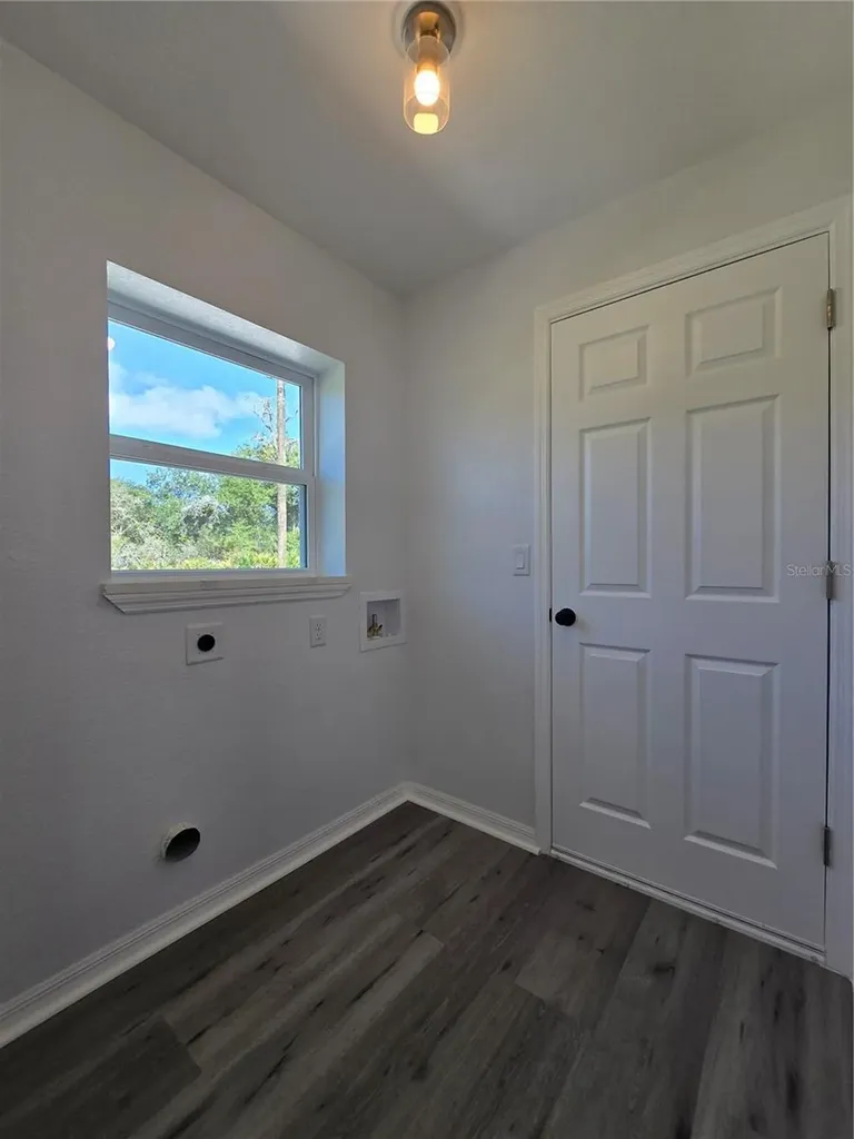 35 Sequoia Trail Ocklawaha FL 32179
