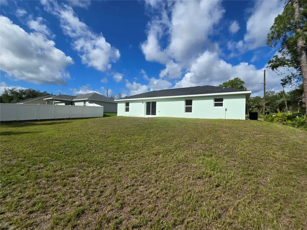 35 Sequoia Trail Ocklawaha FL 32179