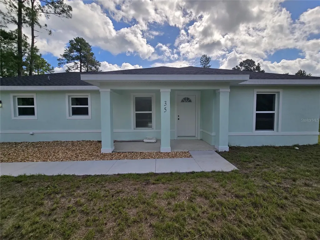 35 Sequoia Trail Ocklawaha FL 32179