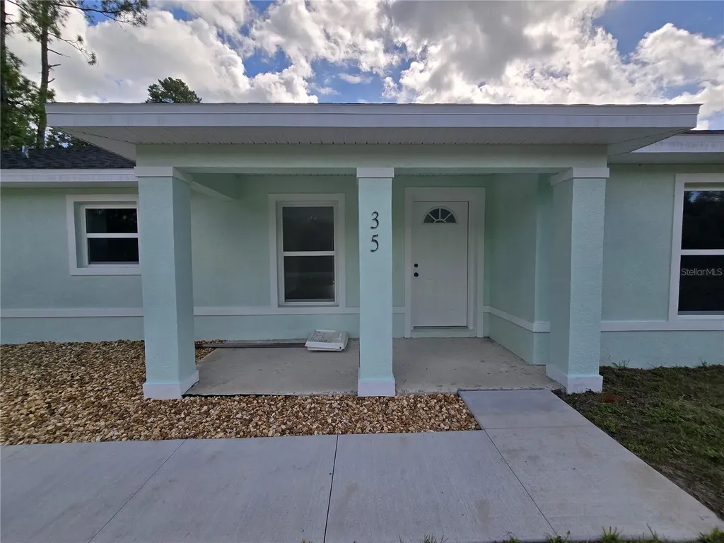 35 Sequoia Trail Ocklawaha FL 32179