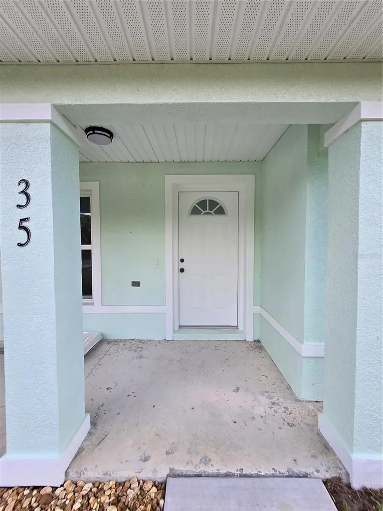 35 Sequoia Trail Ocklawaha FL 32179