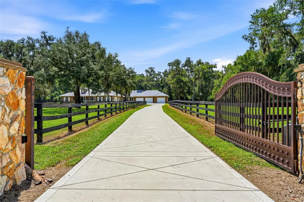4 Middleground Road Ocala FL 34482