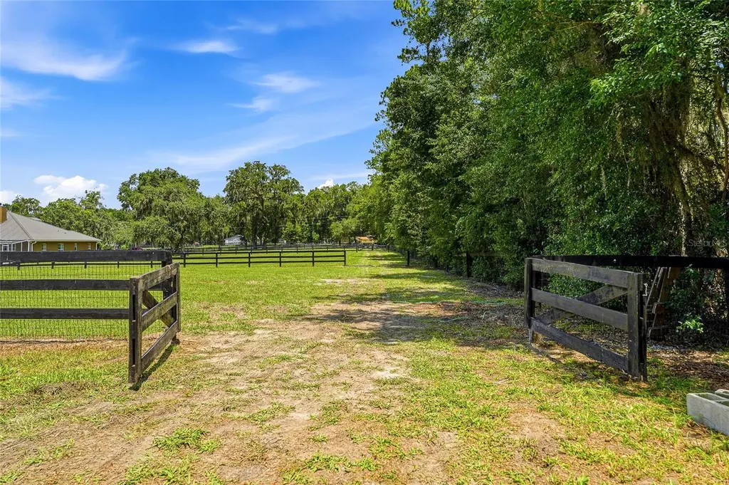 4 Middleground Road Ocala FL 34482