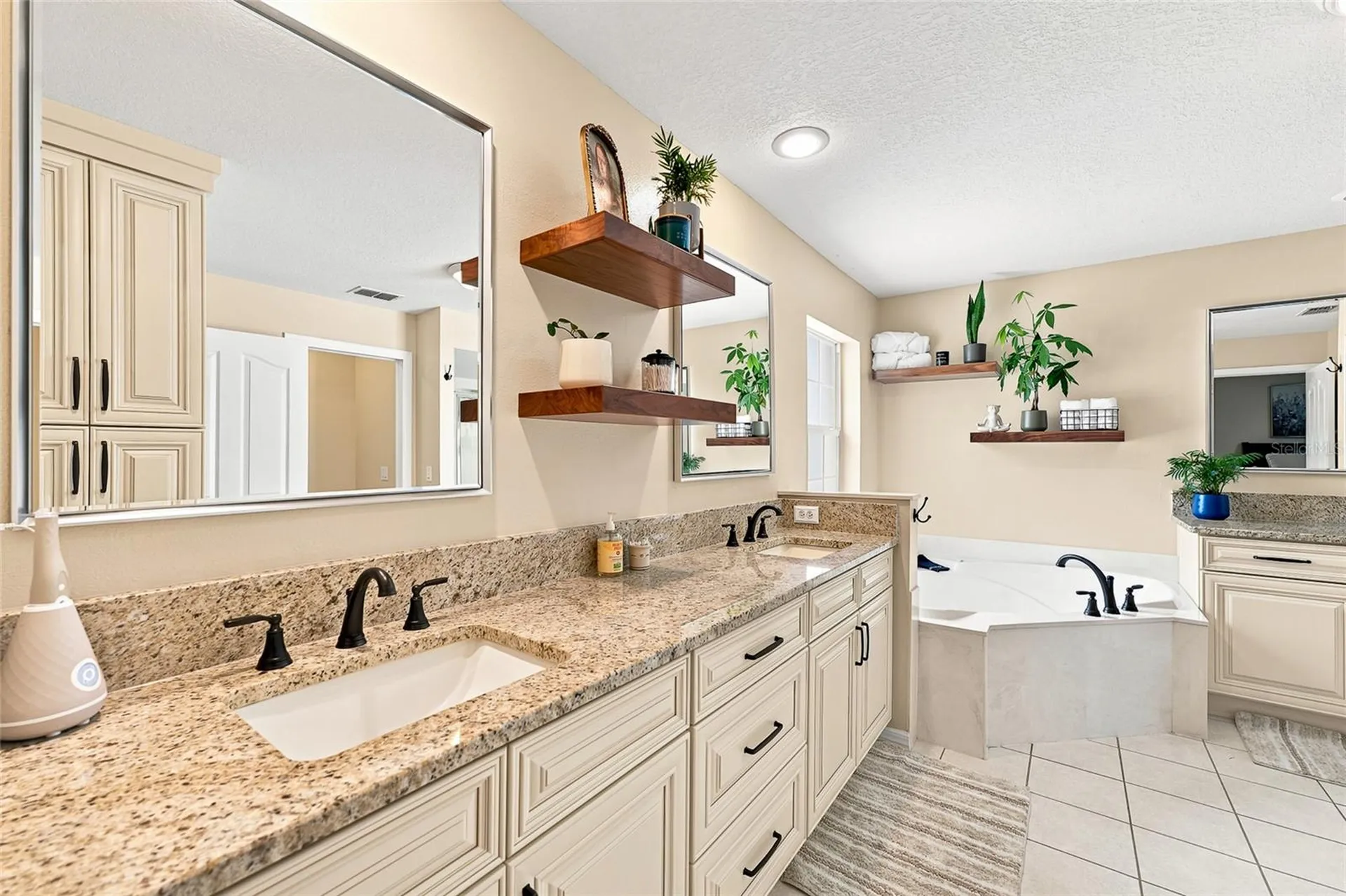 4 Middleground Road Ocala FL 34482
