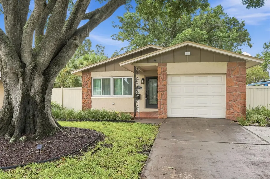 205 SE Monroe Circle N St Petersburg FL 33703